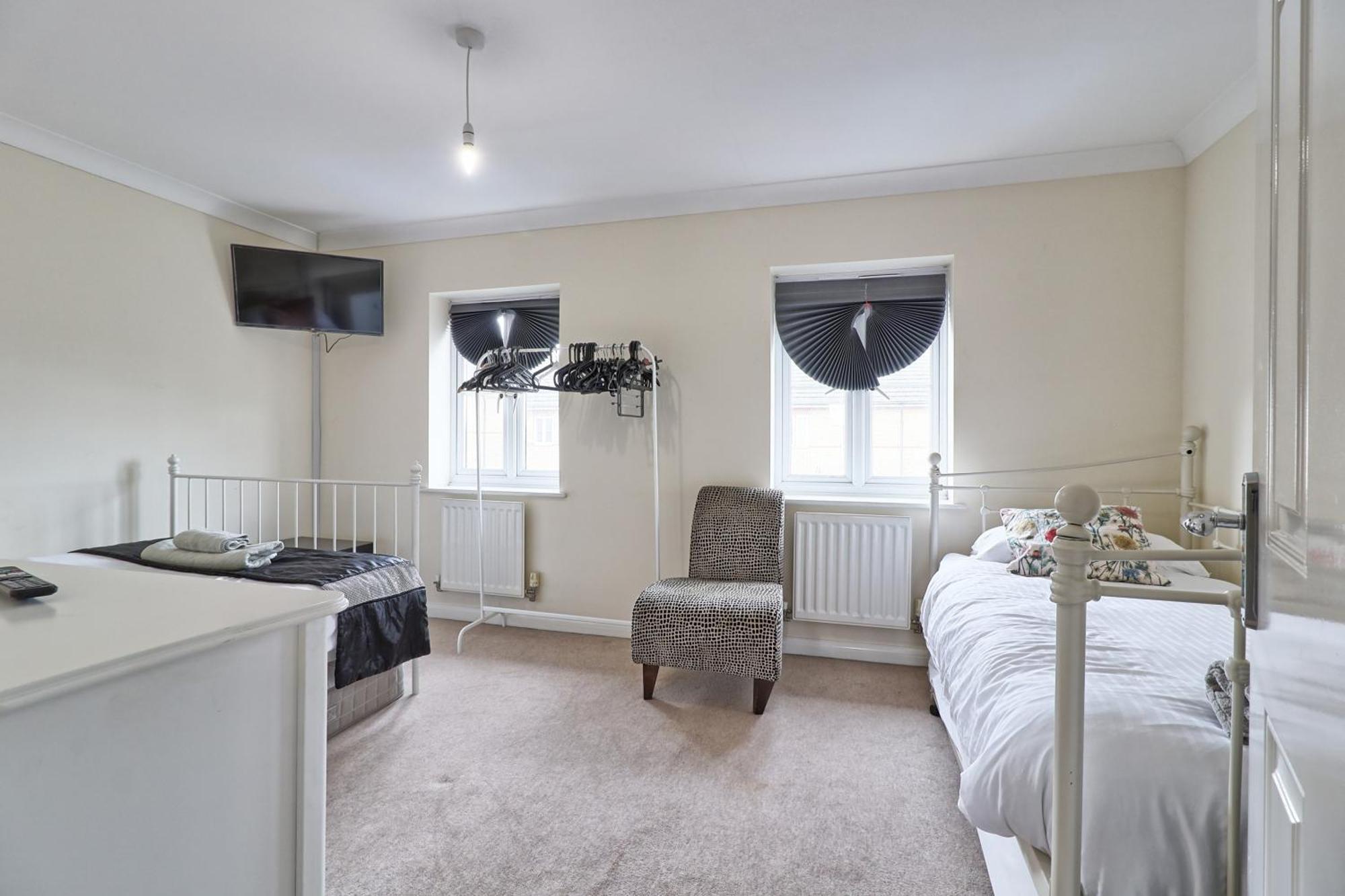 By Buildersbeds - Paignton House 4 Bedrooms Harold Wood Exterior photo