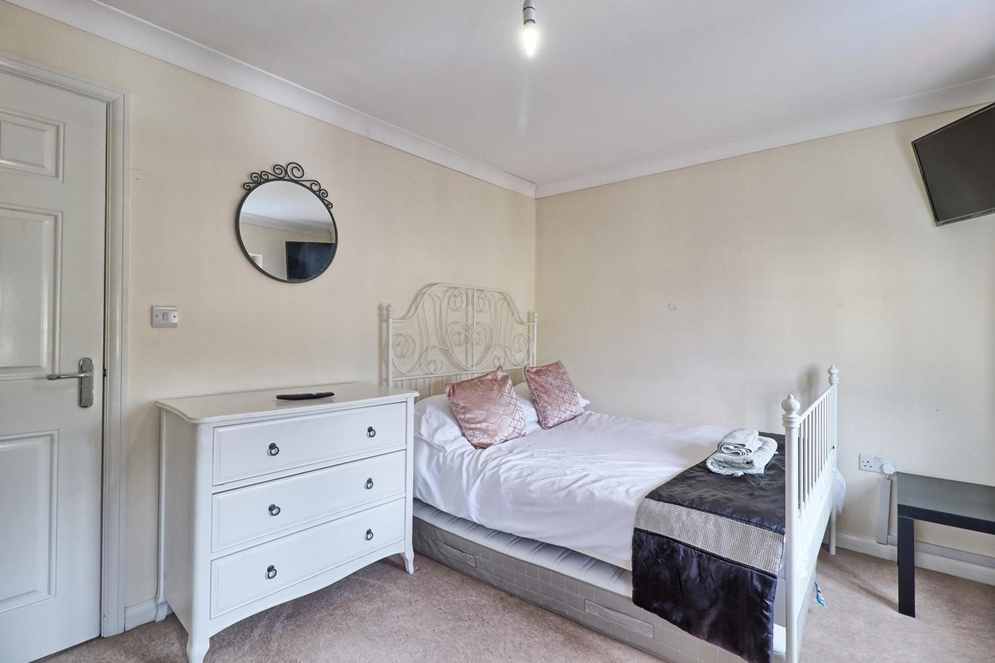 By Buildersbeds - Paignton House 4 Bedrooms Harold Wood Exterior photo